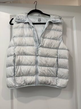 Aritzia The Little Puff Light Silver Quilted Puffer Vest size M